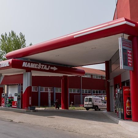 A Pousada Prenociste Hrast Paraćin Exterior foto