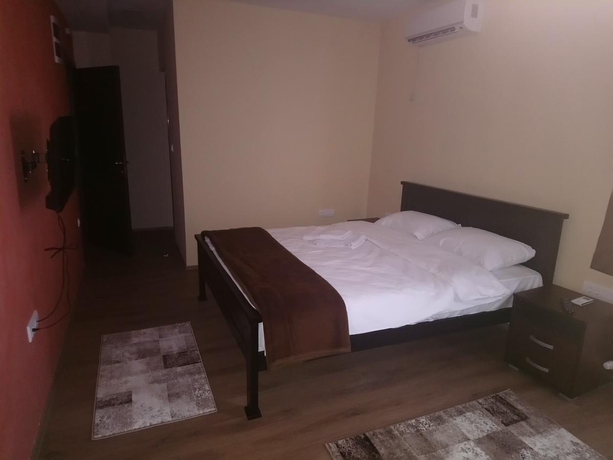 A Pousada Prenociste Hrast Paraćin Exterior foto